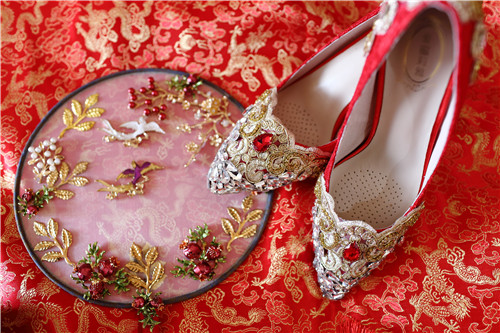 跟随中山婚庆策划公司一起看看如何挑选合适的婚鞋！